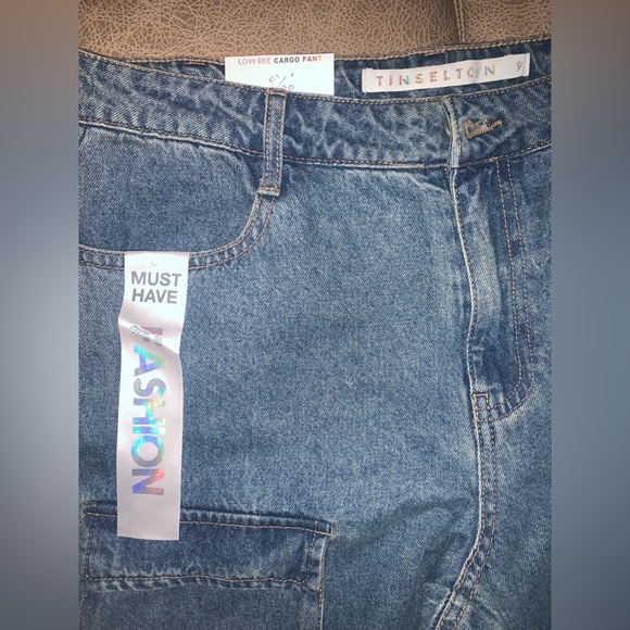 Tinseltown Juniors Low Rise Cargo Jeans - NWT - Size 9 - Picture 4 of 5